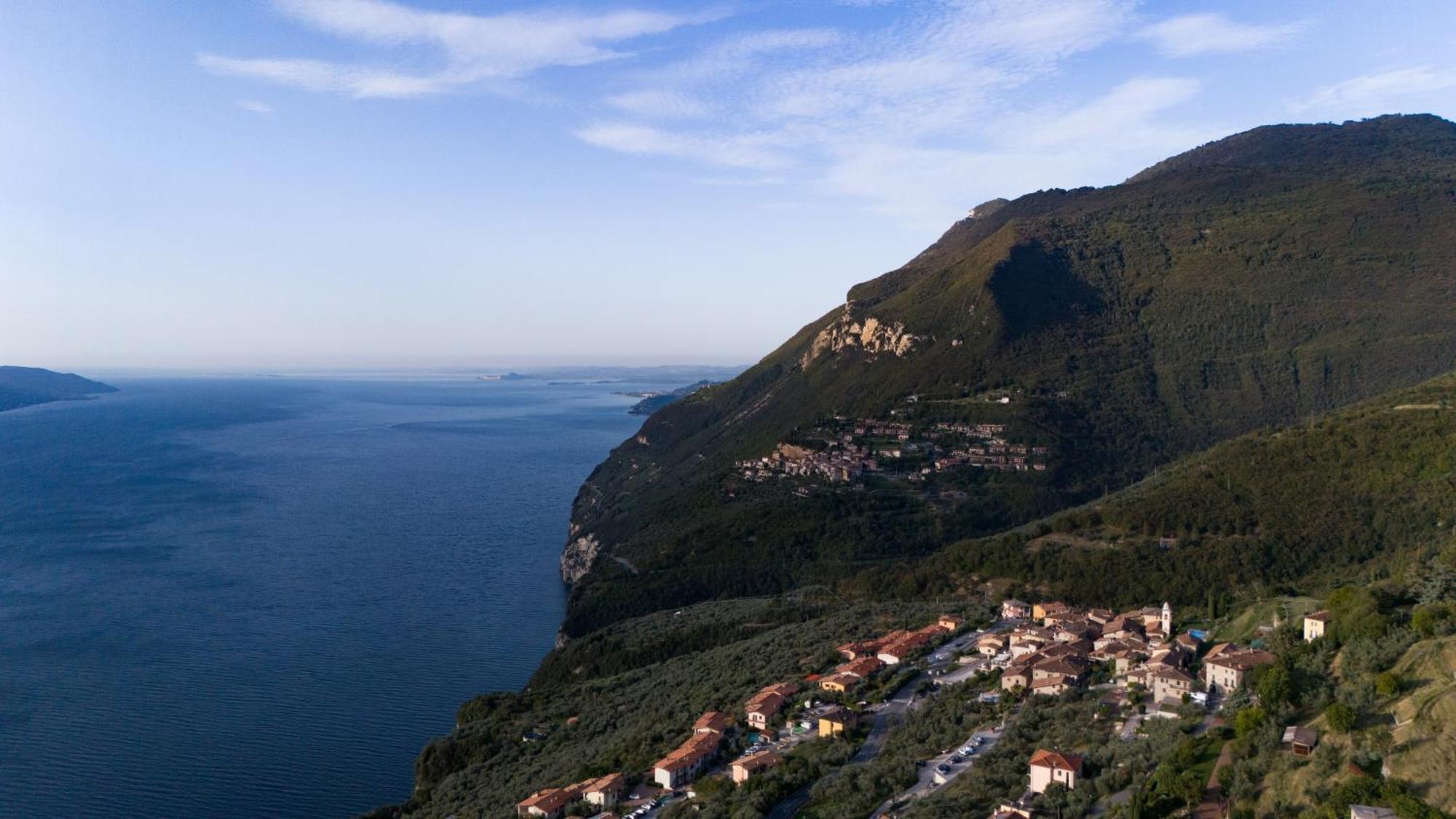 Casa Navla' Appartamenti "Ulivi"- "Fiori" -"Velieri"-"Luna"-"Nido"-"Taverna" Tignale Exterior photo